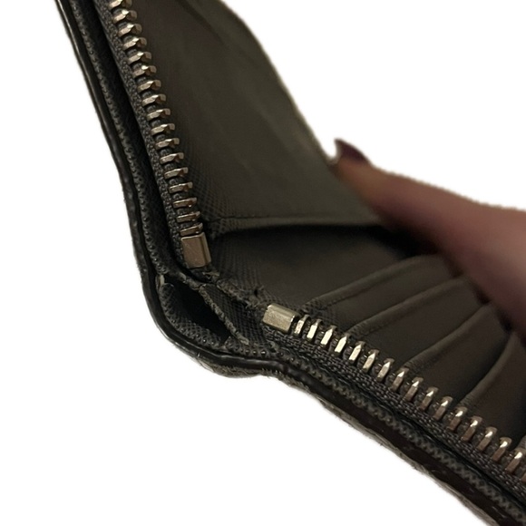 Michael Kors Grey Snakeskin Patterned Embossed Wallet - Picture 12 of 15